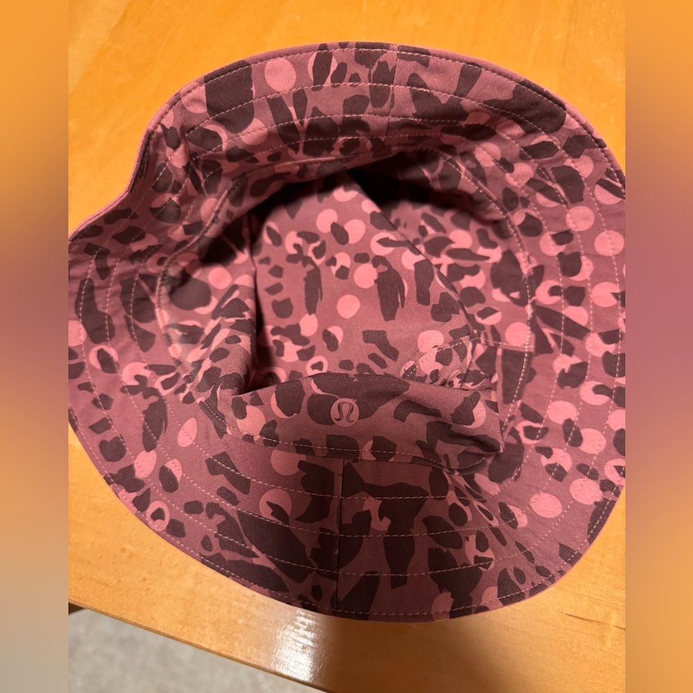 Lululemon reversible outdoor rain hat